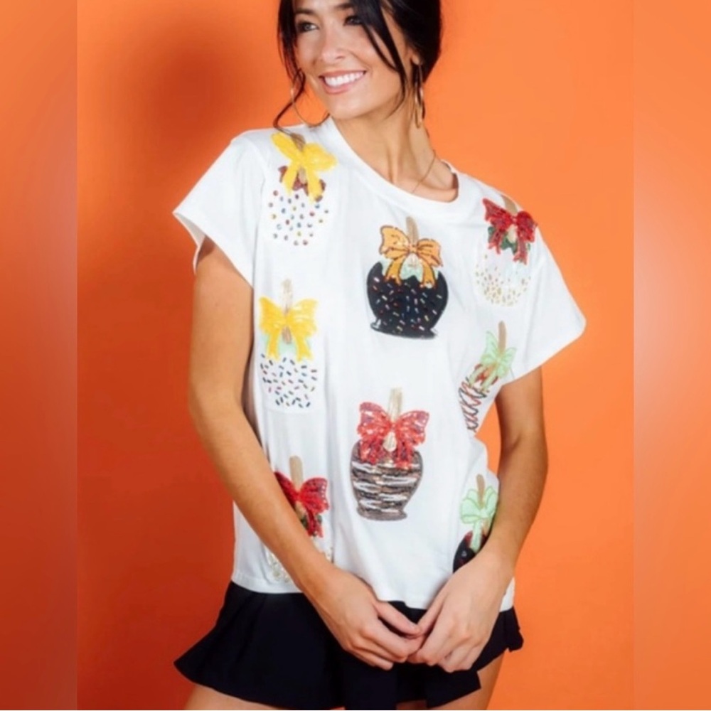 NWOT QUEEN OF SPARKLES Sequin
Candy Apple Tee Small